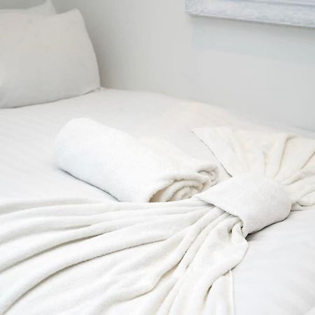 Cozy Single Level Flat With Parking Apartment Enfield Luaran gambar