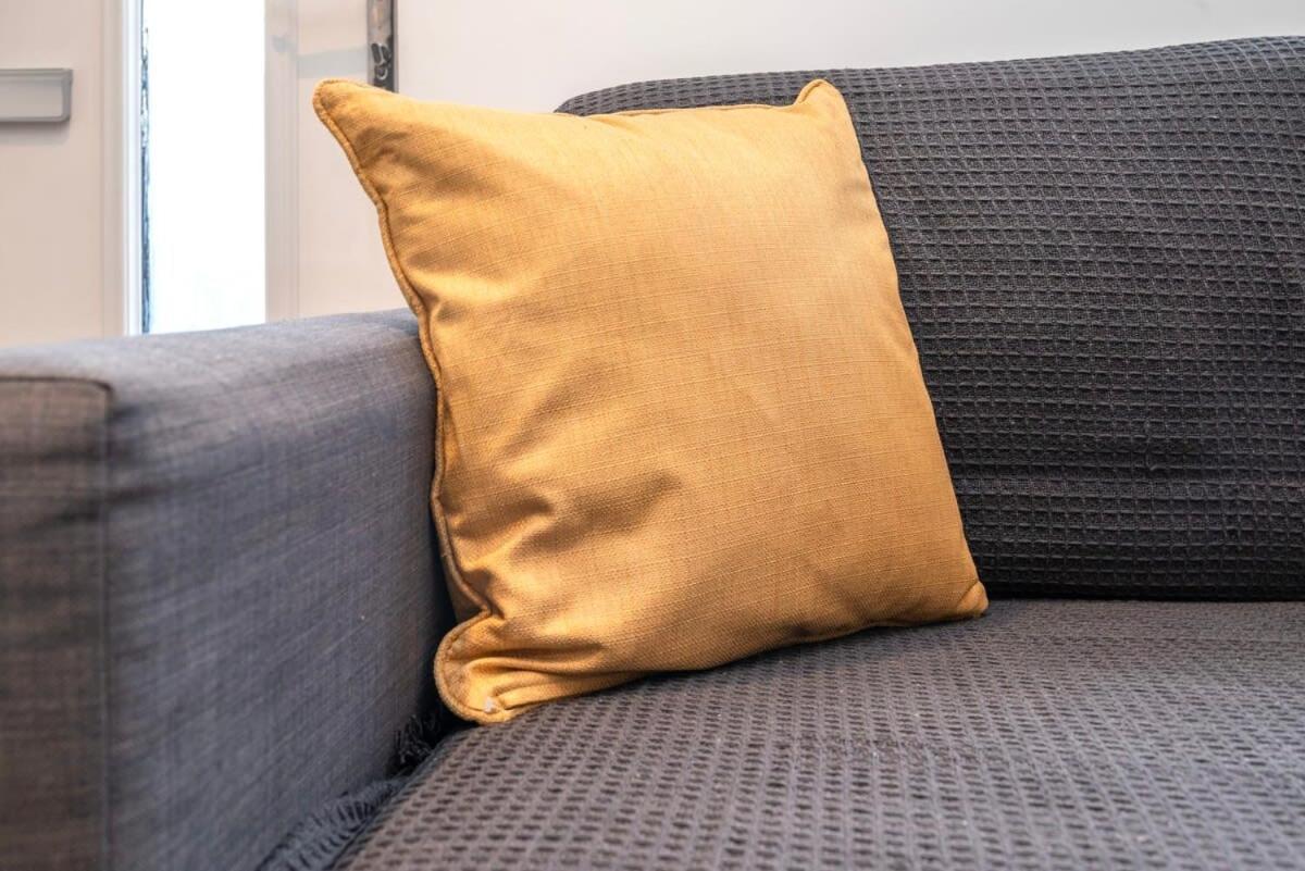 Cozy Single Level Flat With Parking Apartment Enfield Luaran gambar